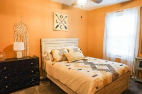 Boho Rehoboth condo-2bd/3.7mi beach/.5mi outlets